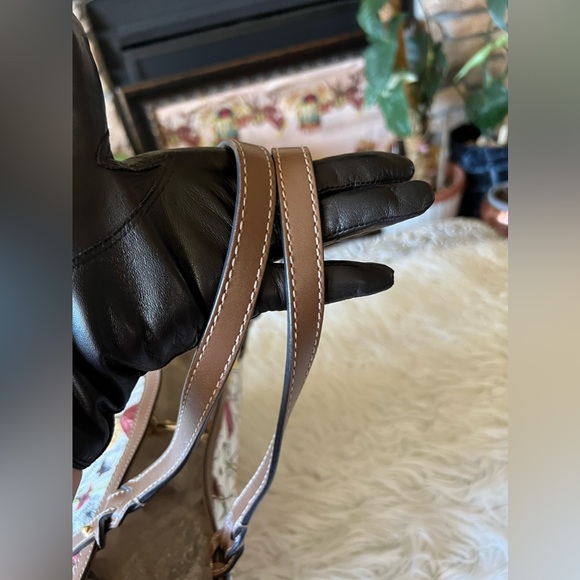 EUC Like new GUCCI FLORA GARDEN TOTE - Picture 9 of 16